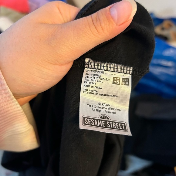 UNIQLO X KAWS SESAME STREET MENS TEE - Picture 4 of 4